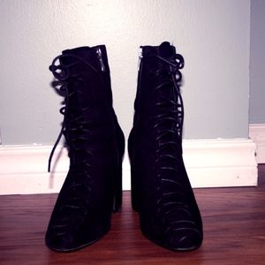 CAPE ROBBIN ANKLE BOOTS